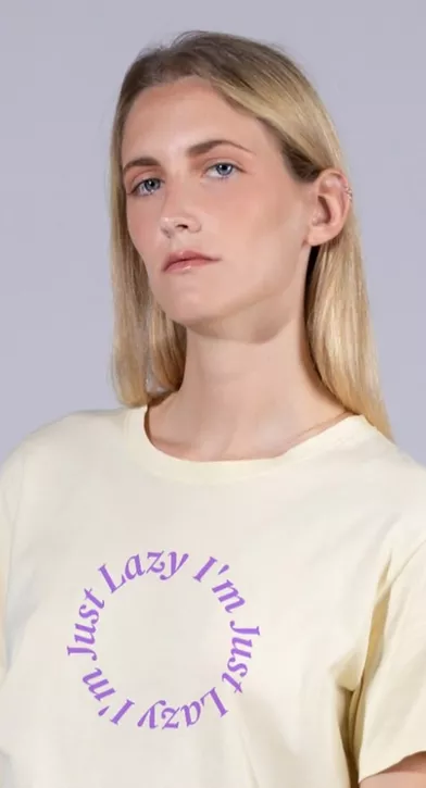 Mulher de camiseta Branca